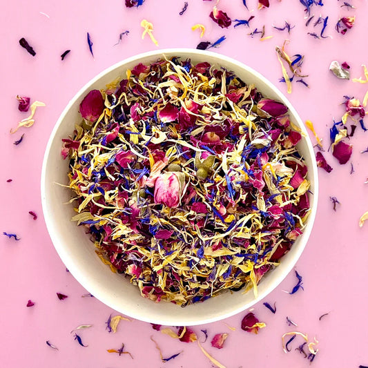 🌸 5 Simple Ways to Add Edible Flowers to Everyday Baking