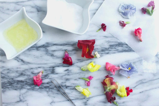 DIY Edible Flower Garnishes for Your Baked Goods